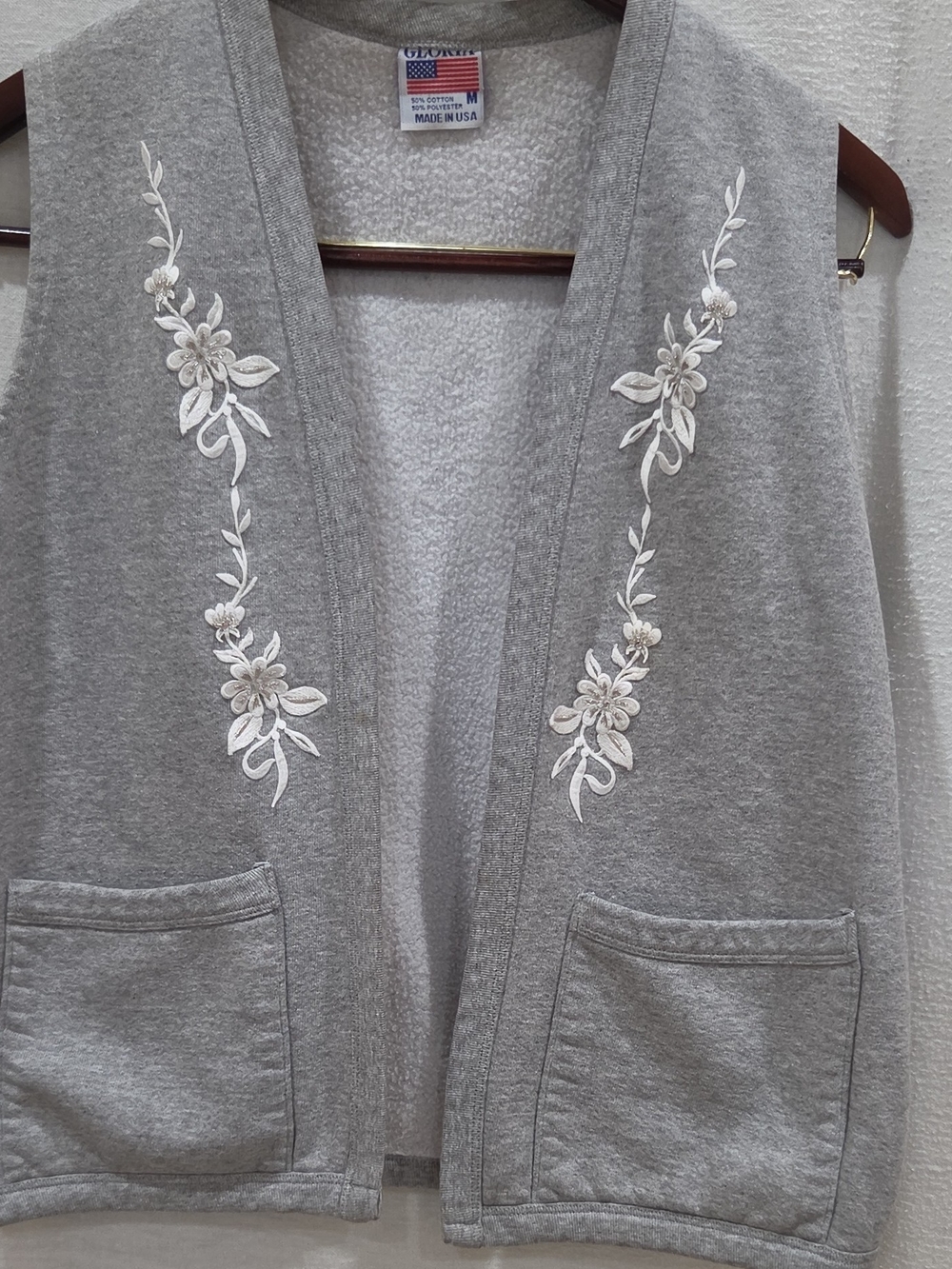 Gloria Gray Sleeveless Floral Embroidered Vest w/ Pockets V-Neck Womens M